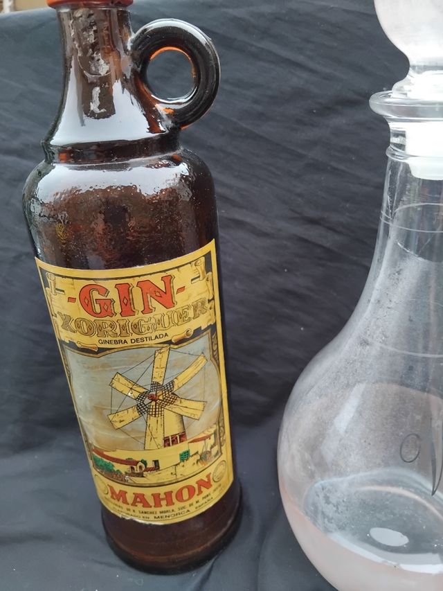 9 botellas vacías decoración