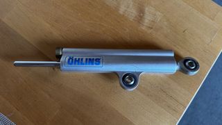 Amortiguador Öhlins dirección moto código SO1792
