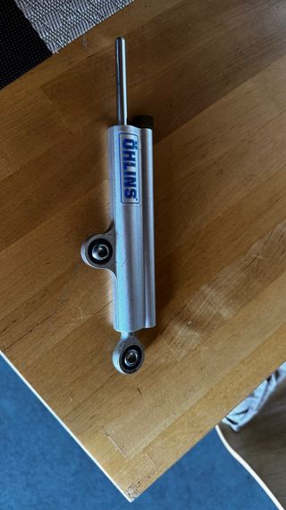 Amortiguador Öhlins dirección moto código SO1792
