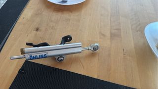 Amortiguador Öhlins dirección moto código SO1792
