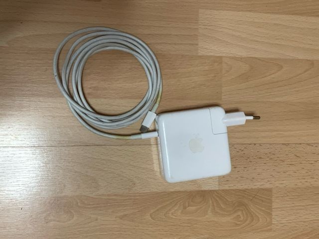 Cargador Apple Macbook Pro 61W