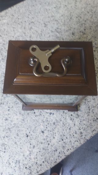 Orologio da tavolo in legno