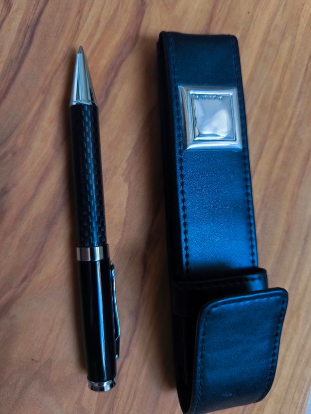 Bolígrafo roller elegante. Metal 