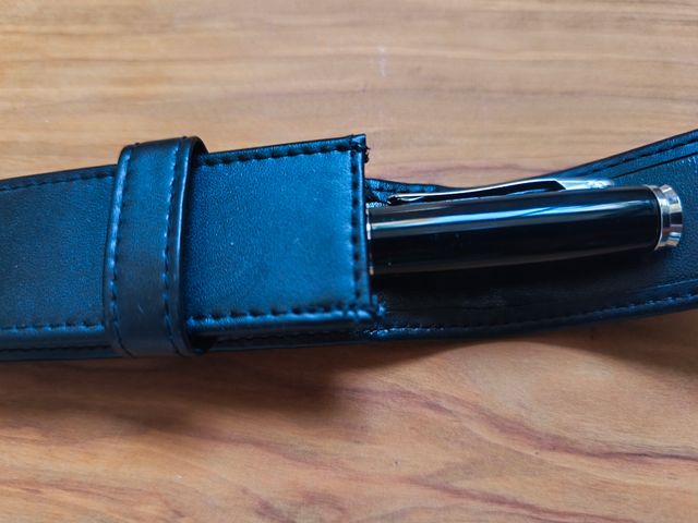 Bolígrafo roller elegante. Metal 