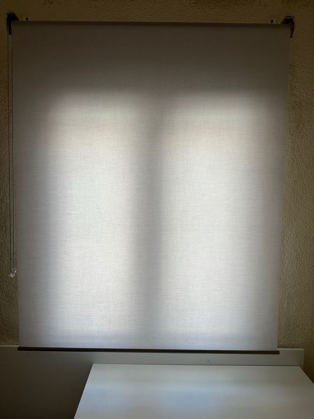 Estor enrollable translúcido gris