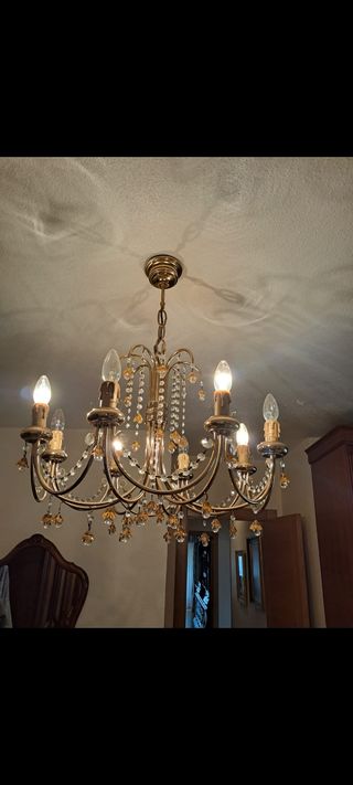 Lampara de araña dorada con cristales