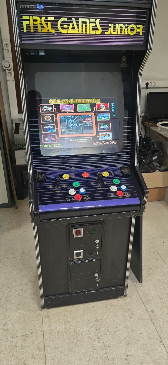 Máquina arcade FIRST GAMES Junior
