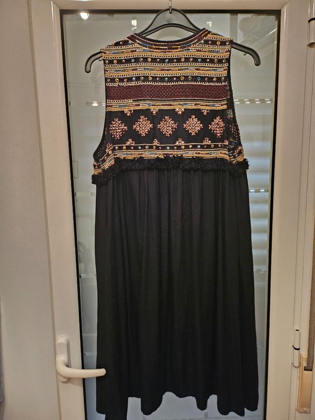 Chaleco negro largo pedrería