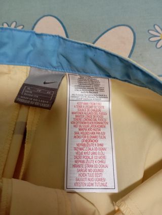Pantalones capri Nike amarillos