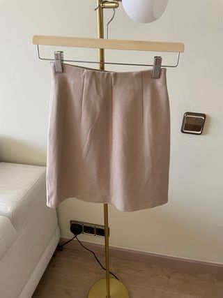 Falda beige Stradivarius