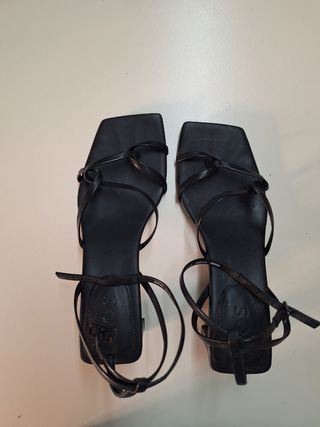 Sandalias COS negras tacón bajo