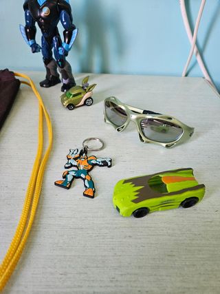 Lotto Gormiti, action figure, occhiali, macchinine