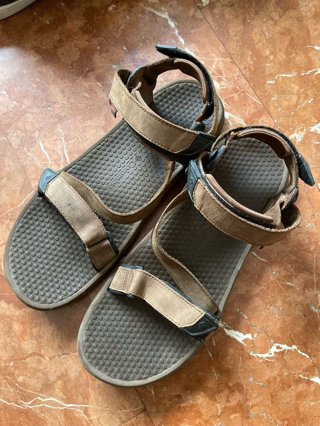 Sandalias Columbia marrón
