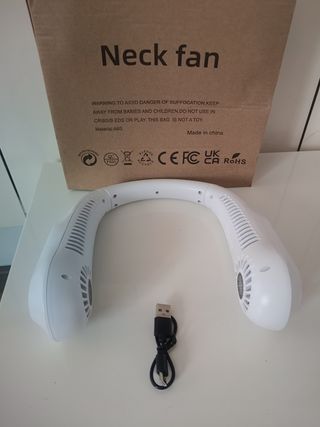 Ventilador de cuello portátil recargable por USB.