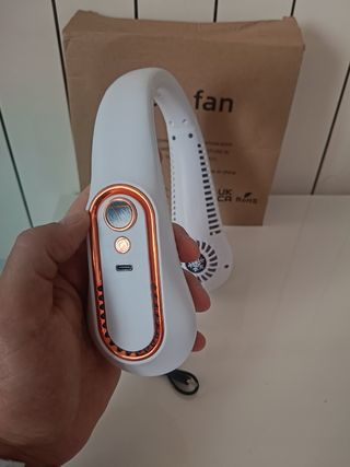Ventilador de cuello portátil recargable por USB.