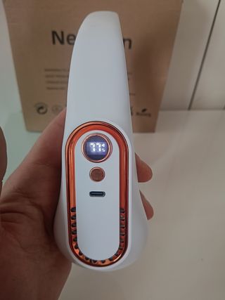 Ventilador de cuello portátil recargable por USB.