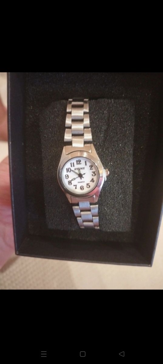 Reloj Hyunx mujer plateado nuevo