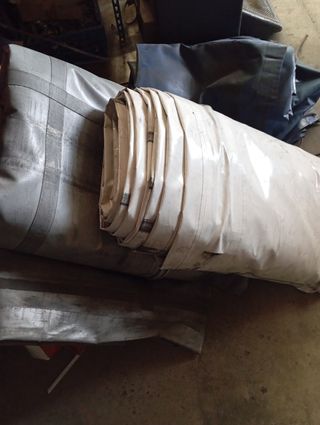 Lonas usadas de camión para tapar leña, paja, obra
