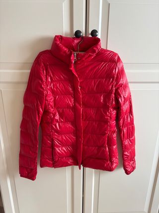 Chaquetón rojo plumas ligero