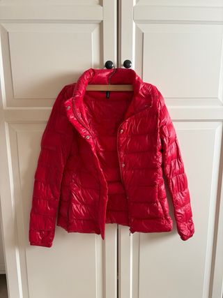 Chaquetón rojo plumas ligero