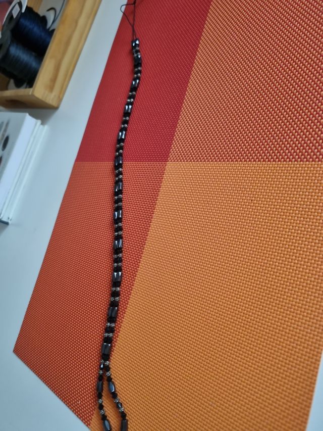 Collana magnetica nera e argento