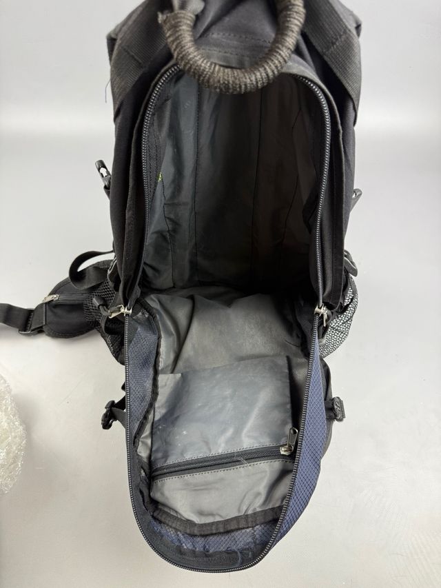 Mochila TNF negra y azul