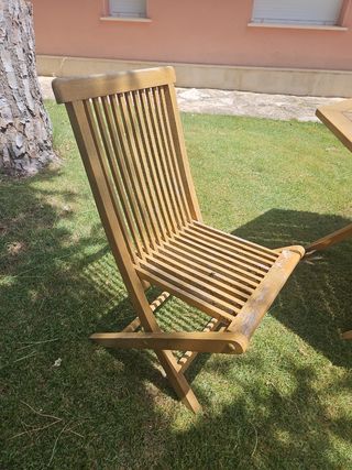 Mesa jardín + 4 sillas plegables madera