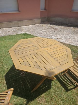 Mesa jardín + 4 sillas plegables madera