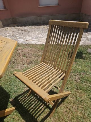 Mesa jardín + 4 sillas plegables madera