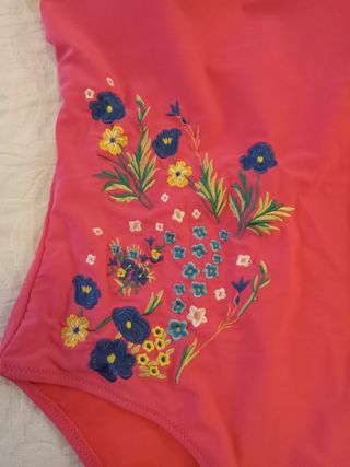 0 Bañador chica rosa flúor bordado flores - T.40