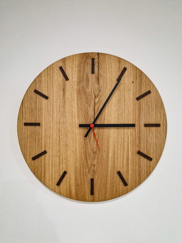 Orologio da parete in legno