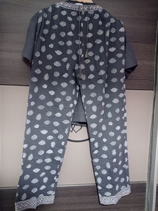 Pijama  mujer gris y dorado