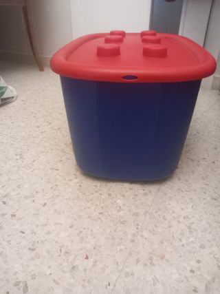 Baúl LEGO azul y rojo