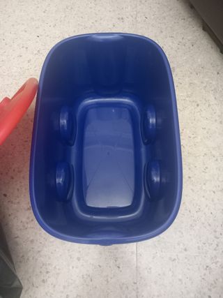 Baúl LEGO azul y rojo