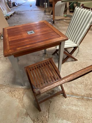 Mesa teka + 2 sillas plegables