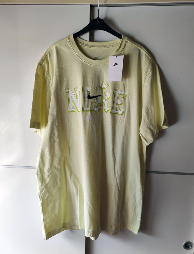 Camiseta Nike L amarilla - Nueva