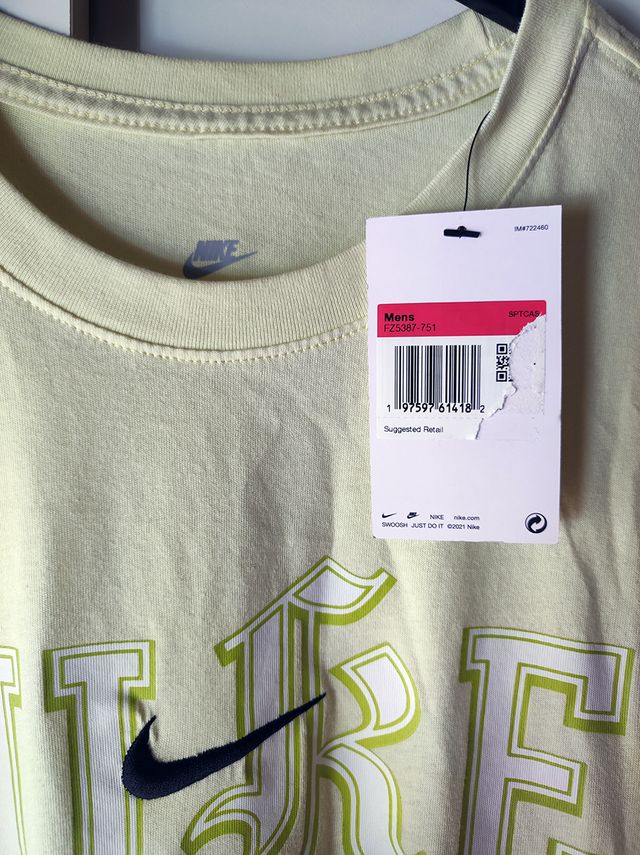 Camiseta Nike L amarilla - Nueva