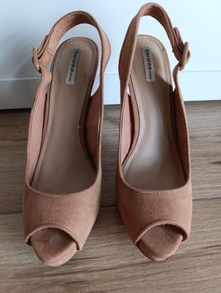 Tacones Bershka marrón talla 39