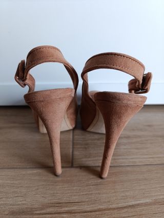 Tacones Bershka marrón talla 39