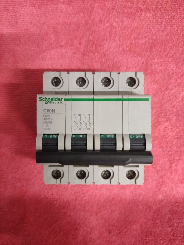 Magnetotermico Schneider 32A