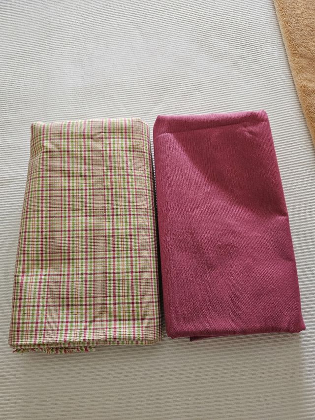 Telas: Cuadros verdes y rosas y lisa en rosa.