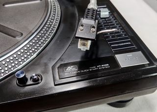 Tocadiscos Acoustic Control HT-910Q