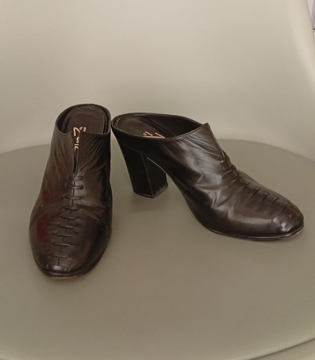 Zoccoli neri con tacco alto