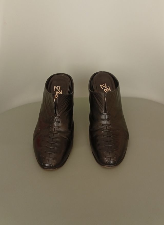 Zoccoli neri con tacco alto