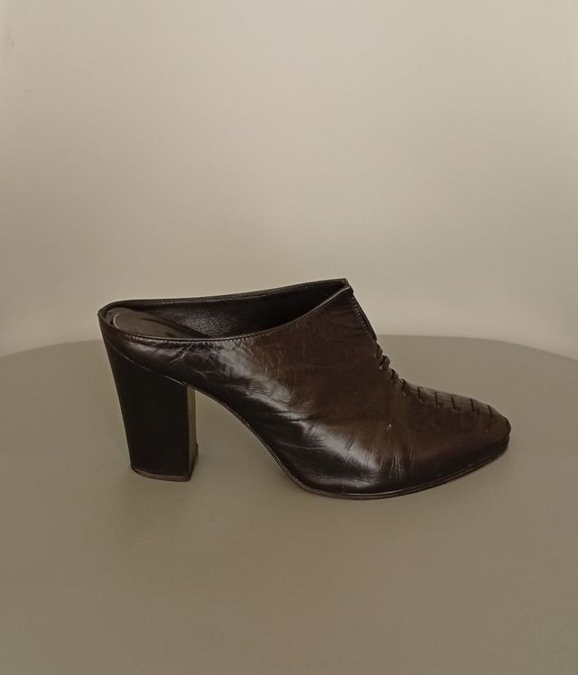 Zoccoli neri con tacco alto