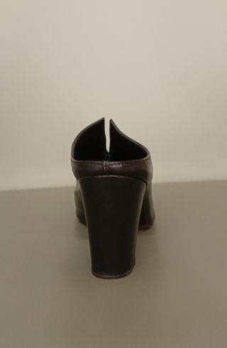 Zuecos negros de tacón alto