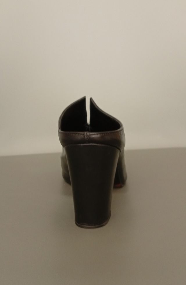 Zoccoli neri con tacco alto