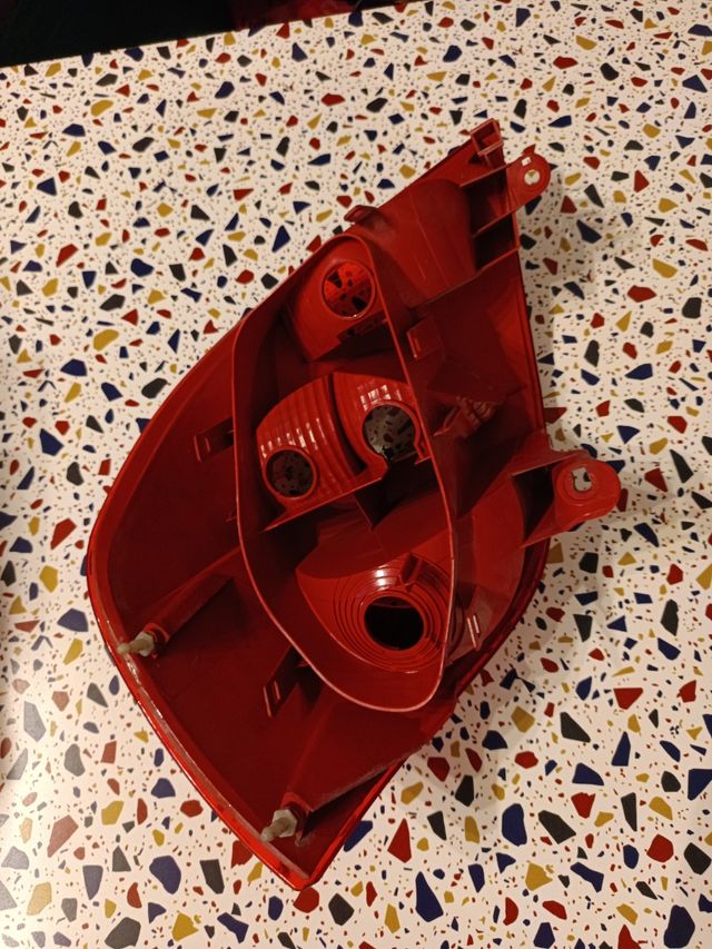 Pieza luz trasera Renault Clio 3