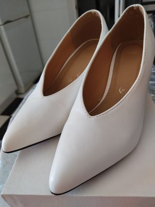 Zapatos blancos de tacón