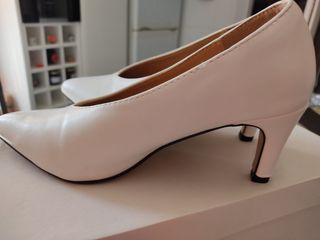 Zapatos blancos de tacón